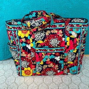 Vera Bradley massive luggage tote w zip top, 2 exterior/8 interior pockets